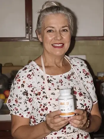 Linda from Tampa Florida holding Arialief bottle